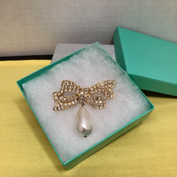 Vintage Brooch Rhinestone & Faux Pearl Drop - Picture 2 of 12